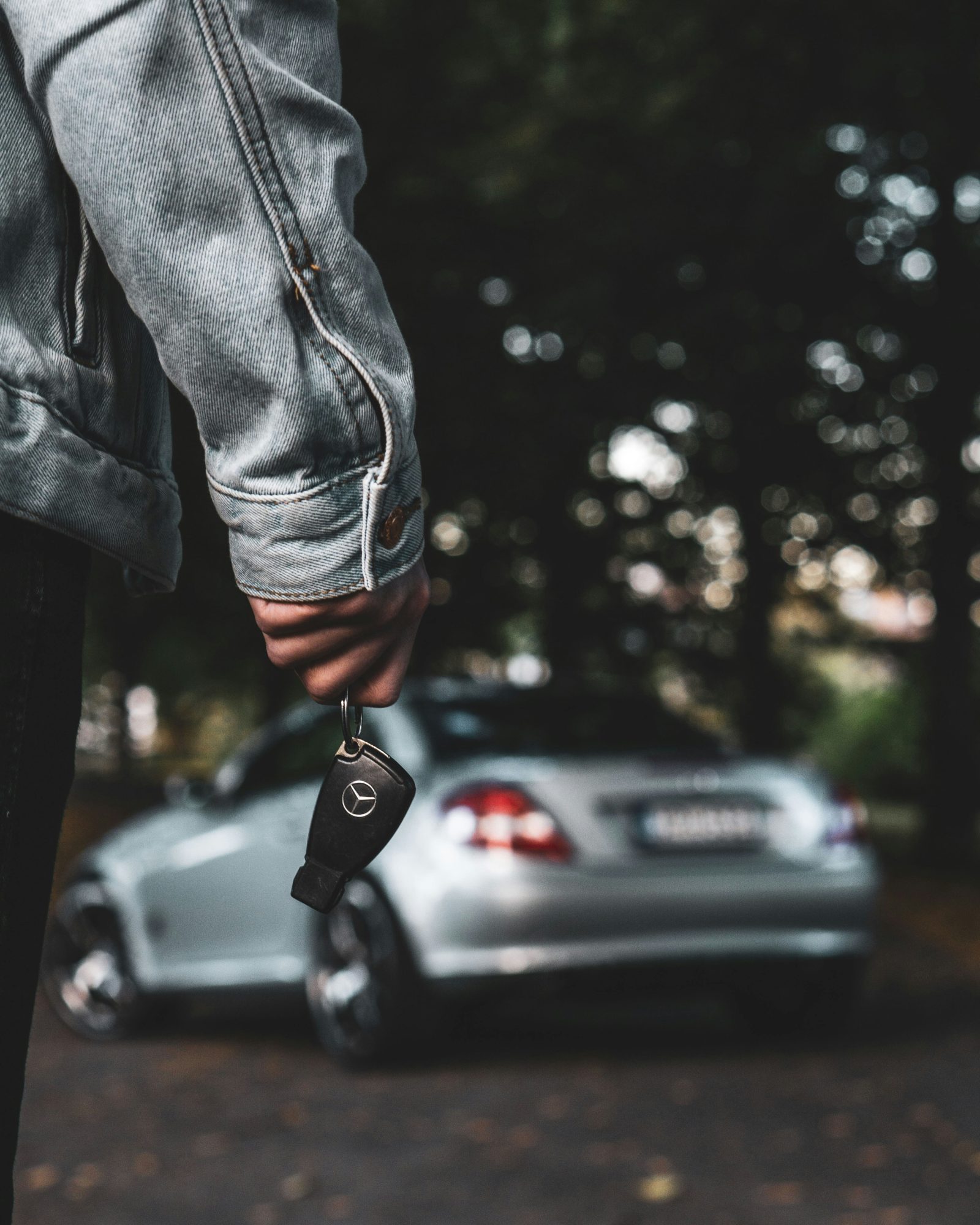 Kā pārdot auto: komisijas tirdzniecība vai uzpirkšana - ko izvēlēties?