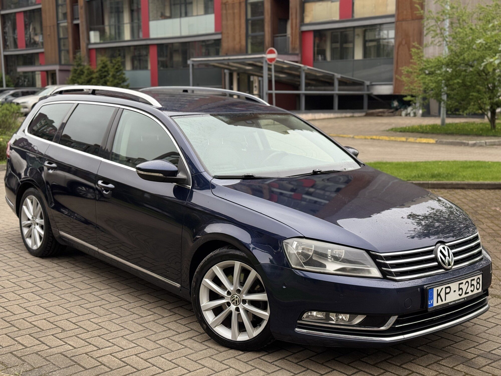 Volkswagen Passat (B7) — 2011, 322 000 km, 2.0 Dīzelis